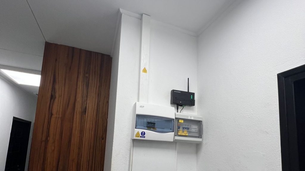 Onduleur hybride en Martinique : l&rsquo;autonomie solaire même pendant les coupures EDF